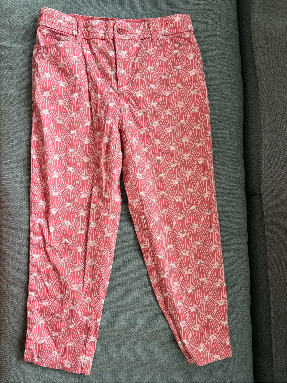 Coral Pink Shell-Pattern Cropped Pants